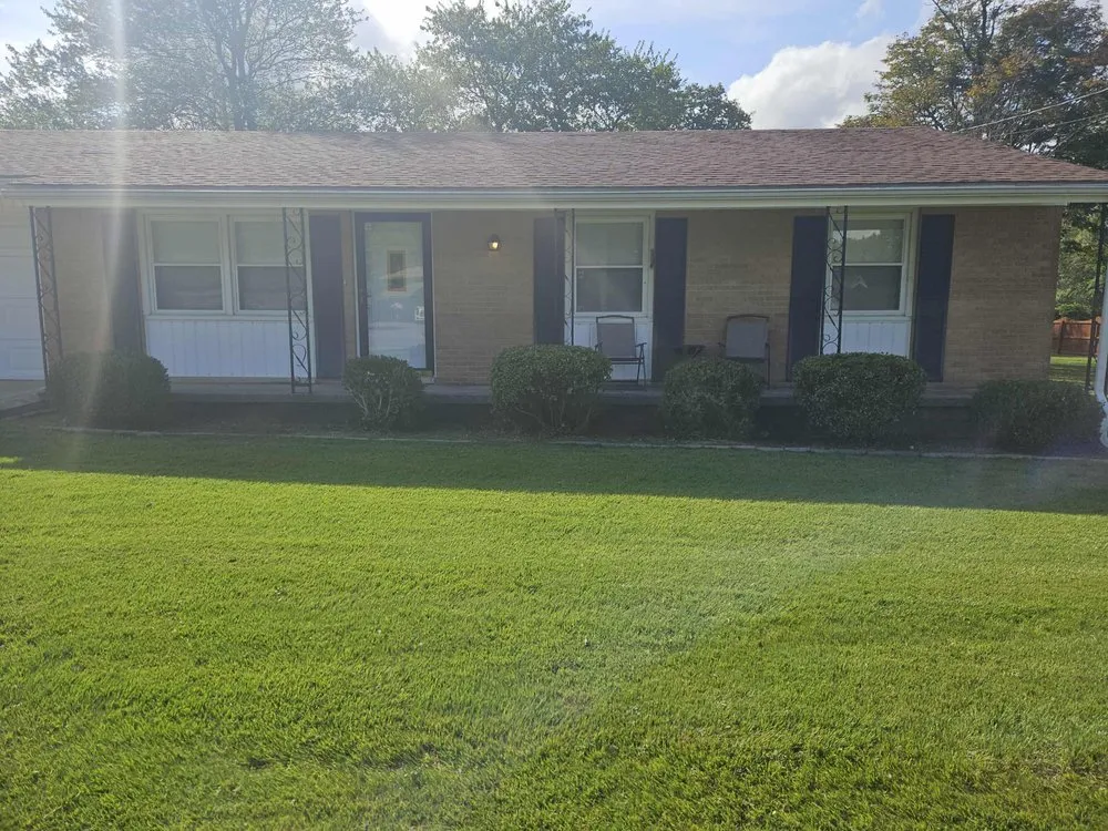 Professional yard cleanup service in Paducah, KY by Clean N Crisp Lawncare