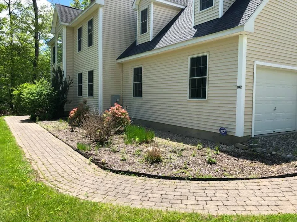 Expert landscaping services experts serving Findlay, OH - Clean N Green Lawn Services