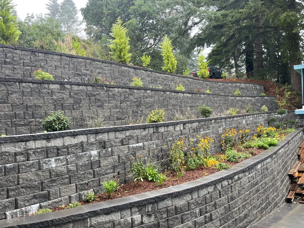 Expert outdoor landscaping experts serving North Bend, OR - Clean Rivers