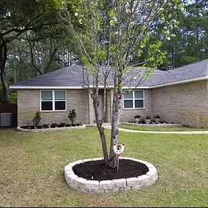 Local residential landscaping for year-round maintenance in Navarre, FL by Clean2Xtreme