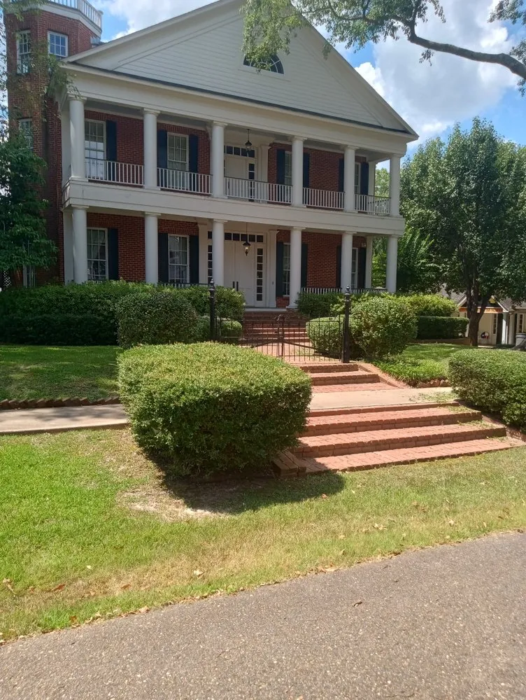 Expert yard cleanup service in Jefferson, TX - Cleancut Gardening Service