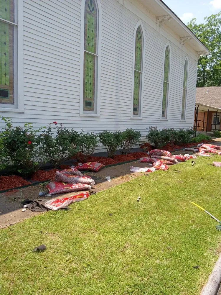 Professional garden landscaping for homes across Jefferson, TX - Cleancut Gardening Service