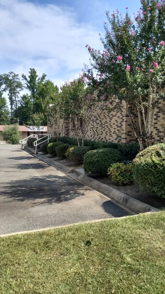 Top-rated lawn care service in Jefferson, TX by Cleancut Gardening Service