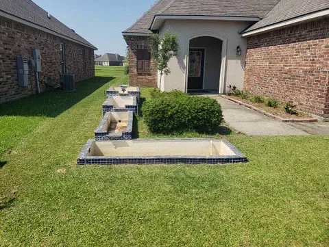 Local lawn care service in Baton Rouge, LA by Cleaning The Earth