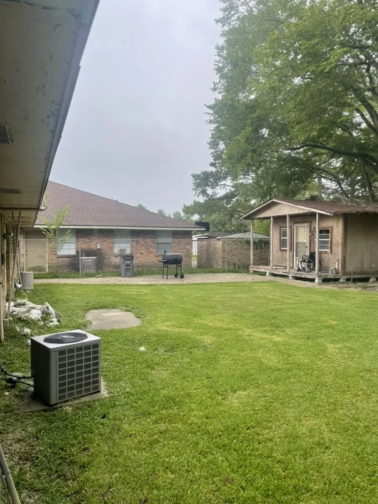 Expert yard maintenance in Baton Rouge, LA by Cleaning The Earth