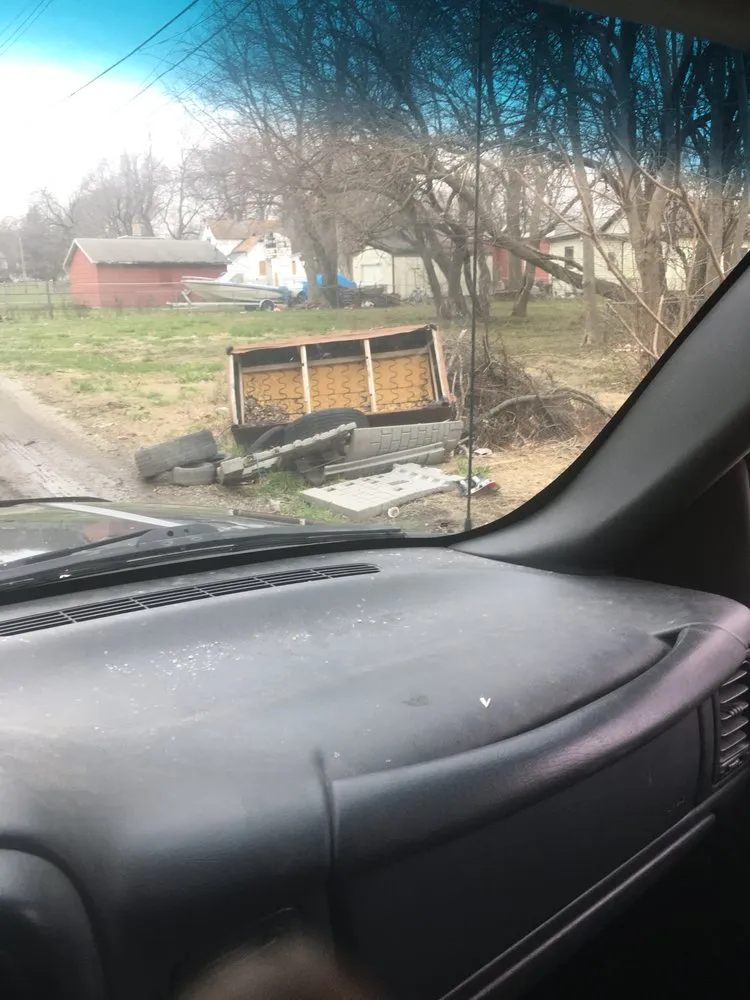 Top-rated yard maintenance for residential properties in Decatur, IL by Clear Point Property Preservation