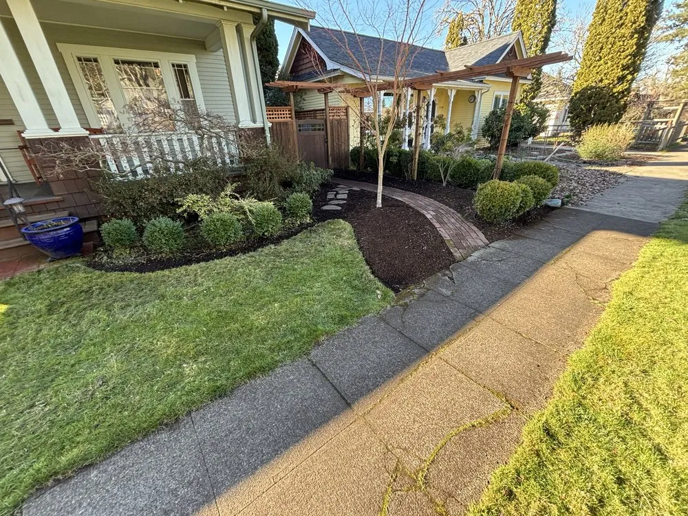 Top-rated yard maintenance in Eugene, OR - ClearLine Service Company