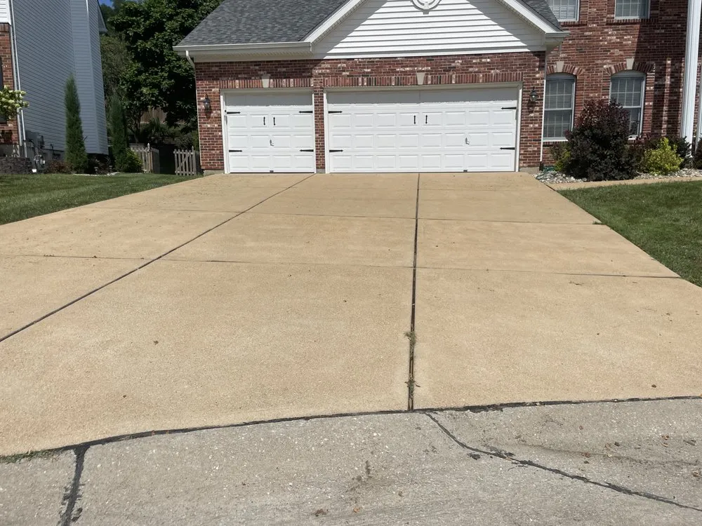 Professional lawn care service experts serving Moscow Mills, MO - ClearView Cleaners