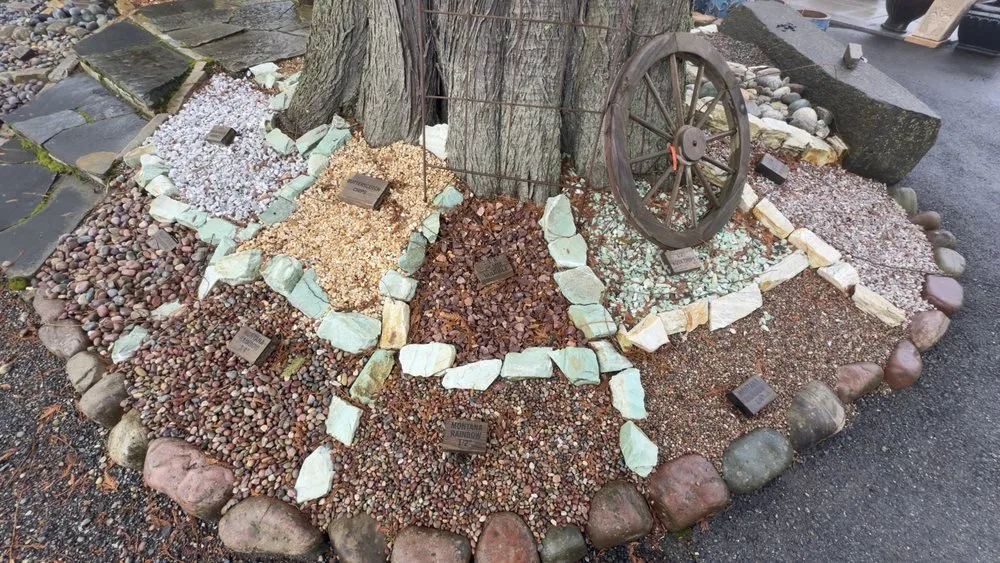 Local yard maintenance experts serving Snohomish, WA - Clearview Nursery & Stone