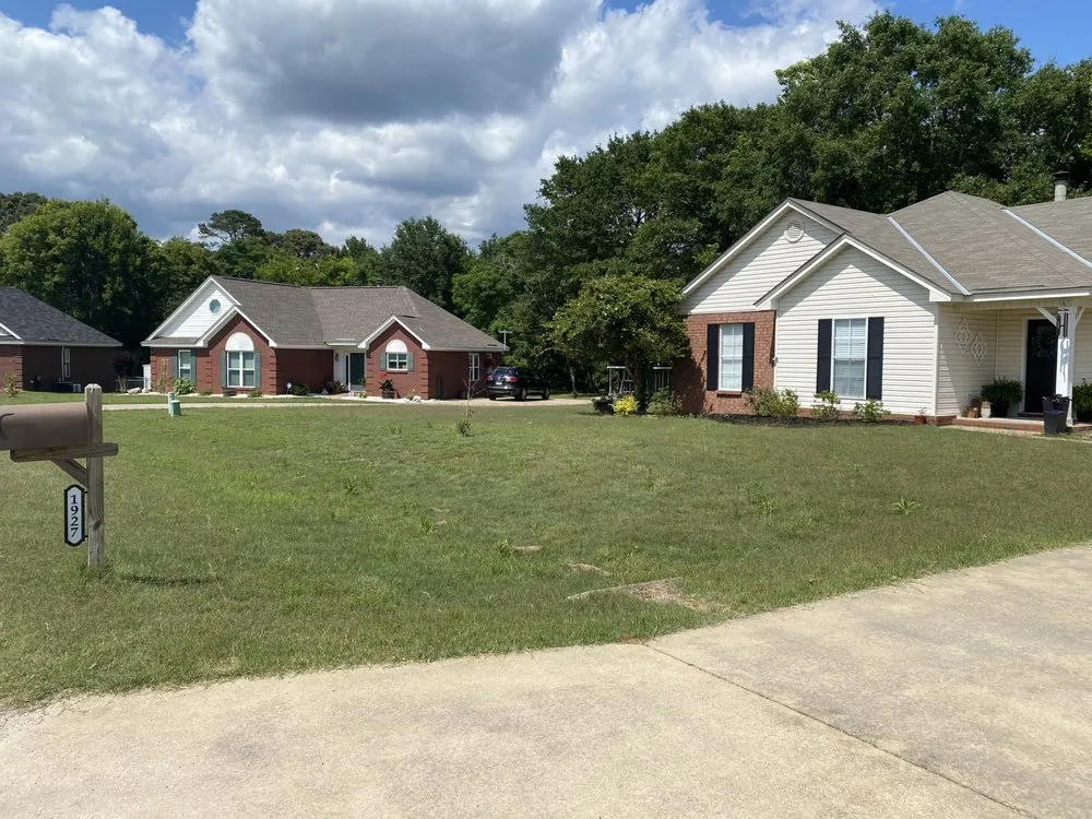 Custom lawn mowing service in Clanton, AL - ClearView Window & Lawn Care