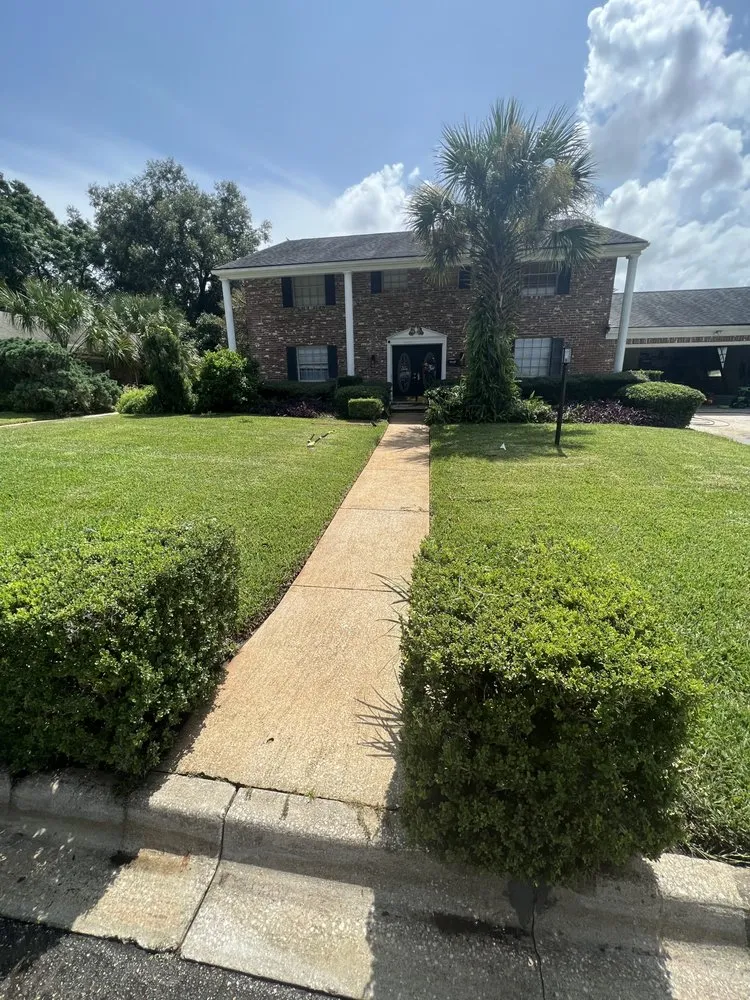 Top-rated lawn care service experts serving Jacksonville, FL - Clembros Landscaping