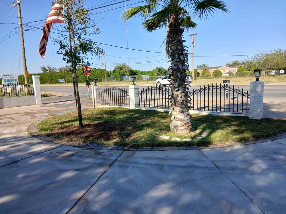 Top-rated garden landscaping in Midland, TX by Clements Lawn Service