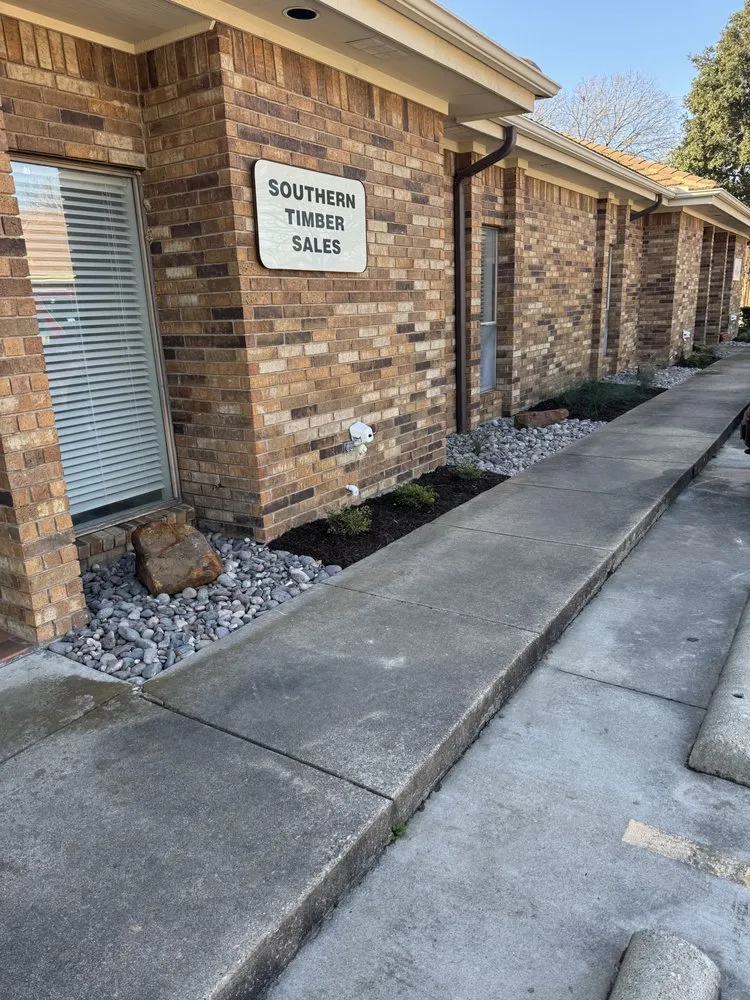 Professional outdoor landscaping for beautiful yards in Fort Worth, TX by Cleveland Landscape and Tree