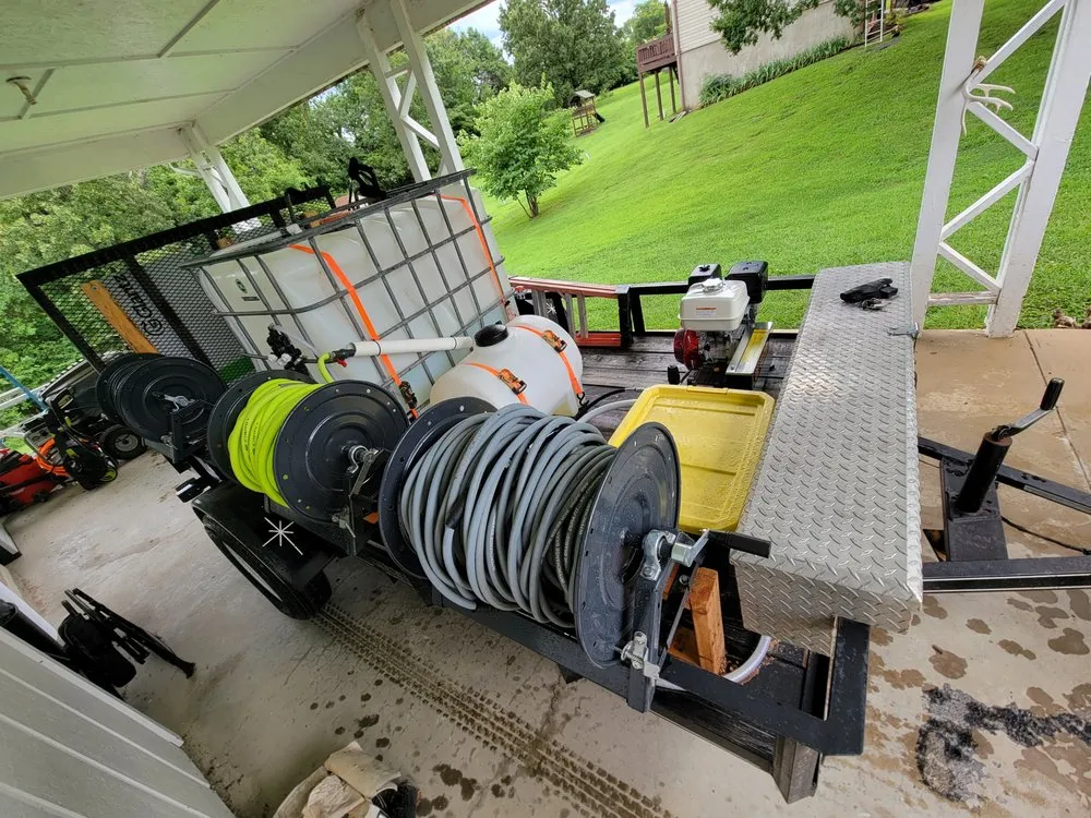 Reliable yard cleanup service for beautiful yards across De Soto, MO - Clifford's Cut N Clean