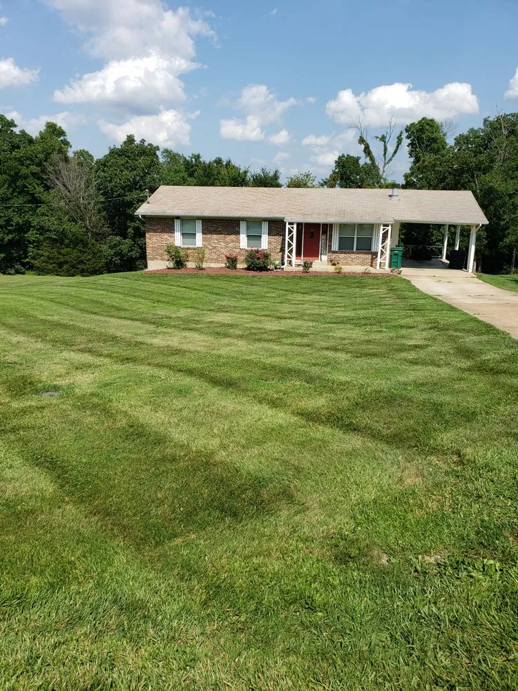 Reliable lawn care service in De Soto, MO - Clifford's Cut N Clean