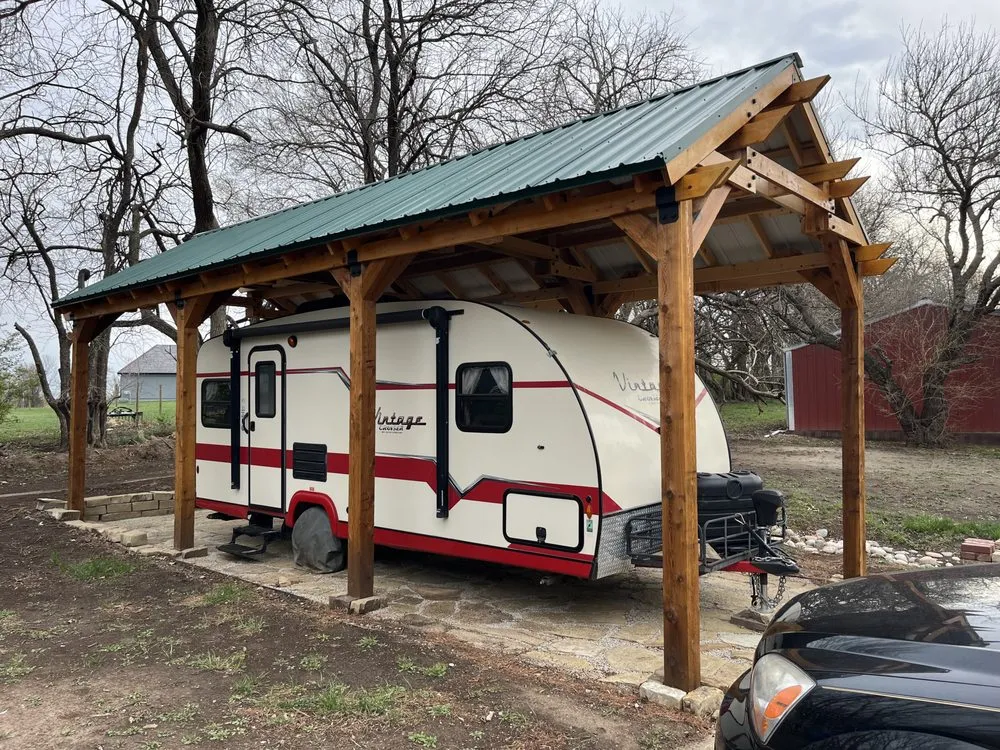 Local outdoor landscaping experts serving Spring Hill, KS - Cliffy Care Landscaping