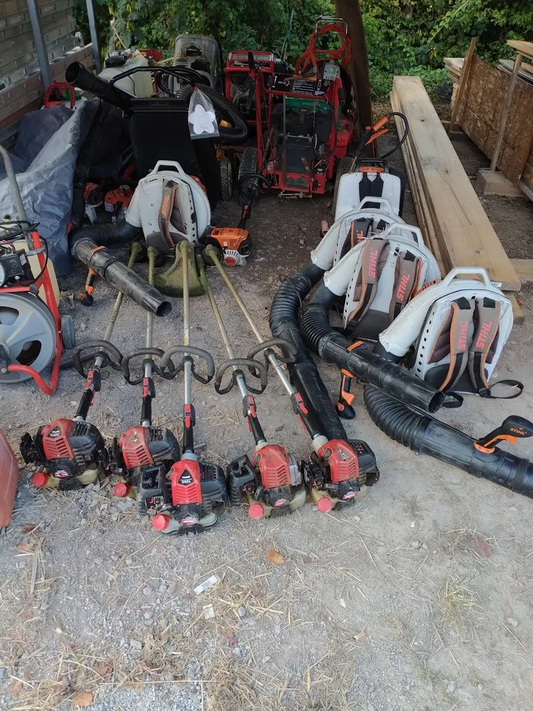 Professional lawn care service experts serving Clinton, TN - Clinch River Landscapes