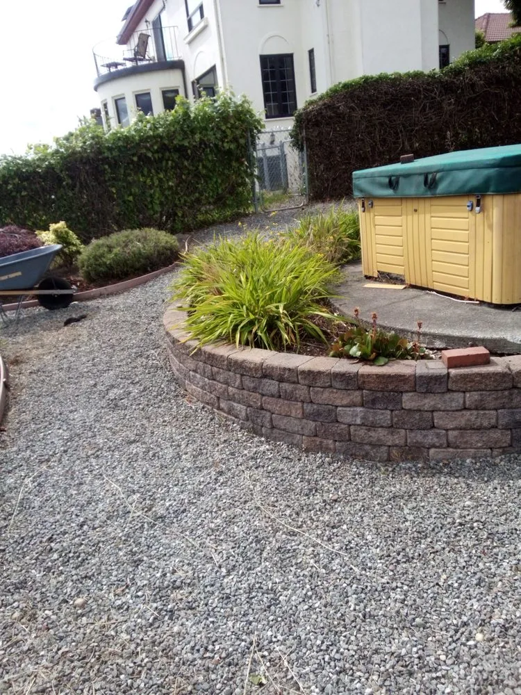 Top-rated lawn mowing service in Poulsbo, WA - Cline & Maib