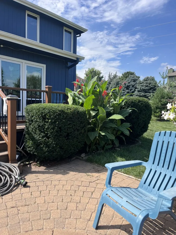 Trusted garden landscaping experts serving Omaha, NE - Clint's Lawn Service