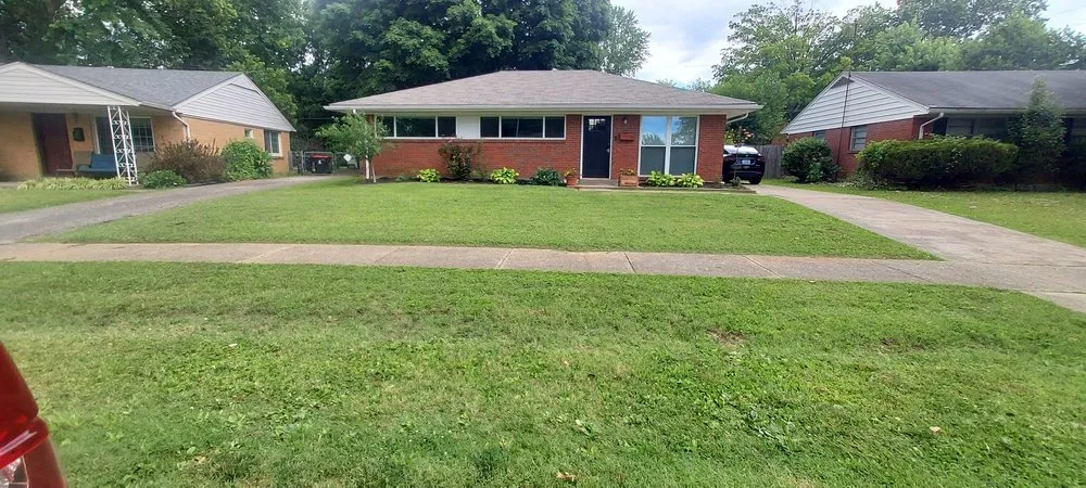 Professional lawn care service for homes in Louisville, KY by Clip It Clean It Lawn Care