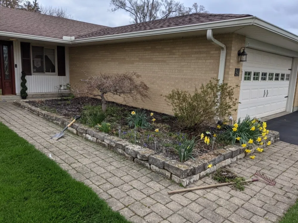 Top-rated residential landscaping with custom design in Miamisburg, OH by Clip Yer Tips Lawncare