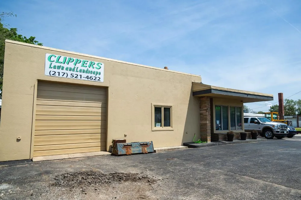 Top-rated landscaping services for homes across Decatur, IL - Clippers Lawn & Landscape