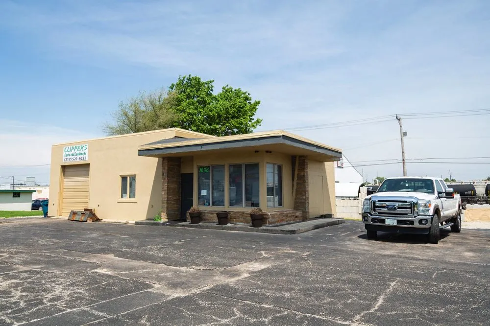 Local landscaping services experts serving Decatur, IL - Clippers Lawn & Landscape