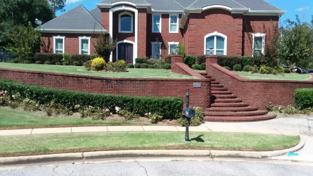 Trusted yard maintenance in Mobile, AL by Clips Lawn Care