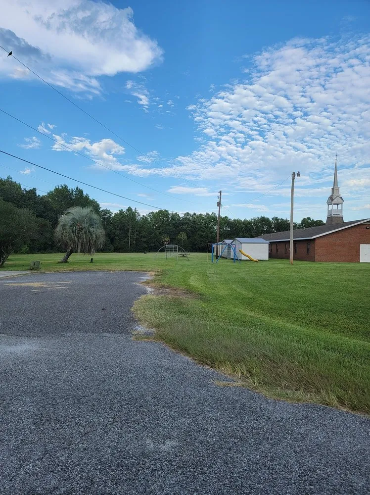 Affordable lawn care service with custom design in Darien, GA by CLK Lawncare