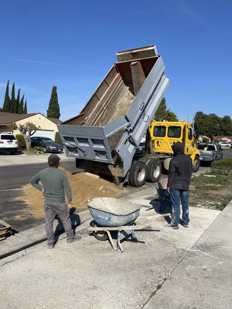 Professional yard cleanup service experts serving Irvine, CA - Clock Builders