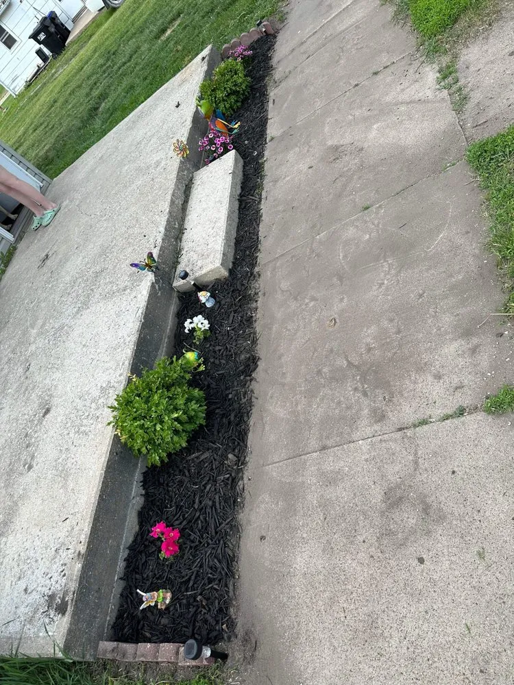 Top-rated lawn mowing service in Vinton, IA by Clovers Lawn Care