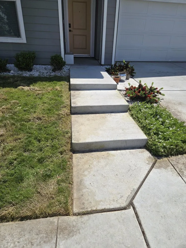 Custom lawn care service in Clovis, CA - Clovis Lawn Services