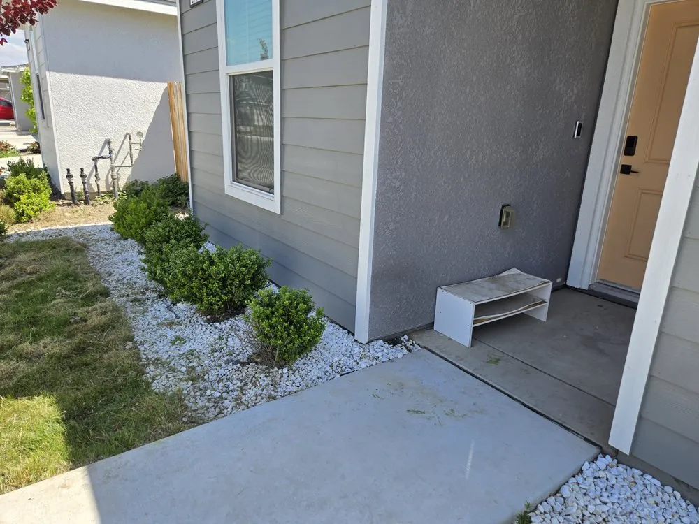 Professional yard maintenance in Clovis, CA - Clovis Lawn Services