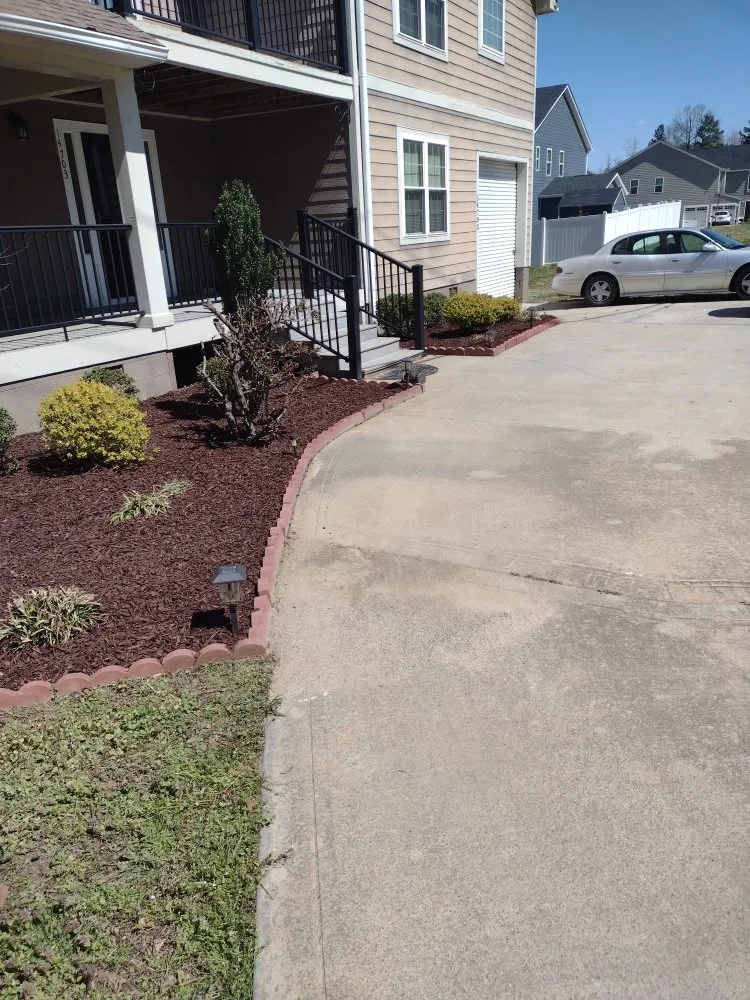 Affordable yard maintenance in Cornelius, NC by CLT Landscape