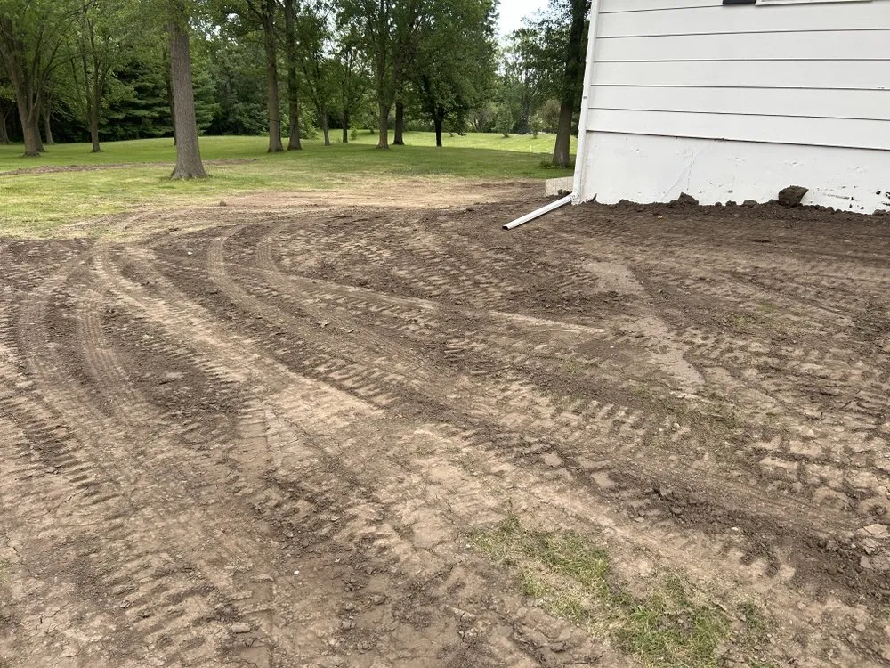 Local landscaping services experts serving Fairfield, IA - Clubb’s Trucking