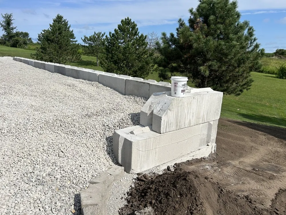 Custom garden landscaping experts serving Fairfield, IA - Clubb’s Trucking