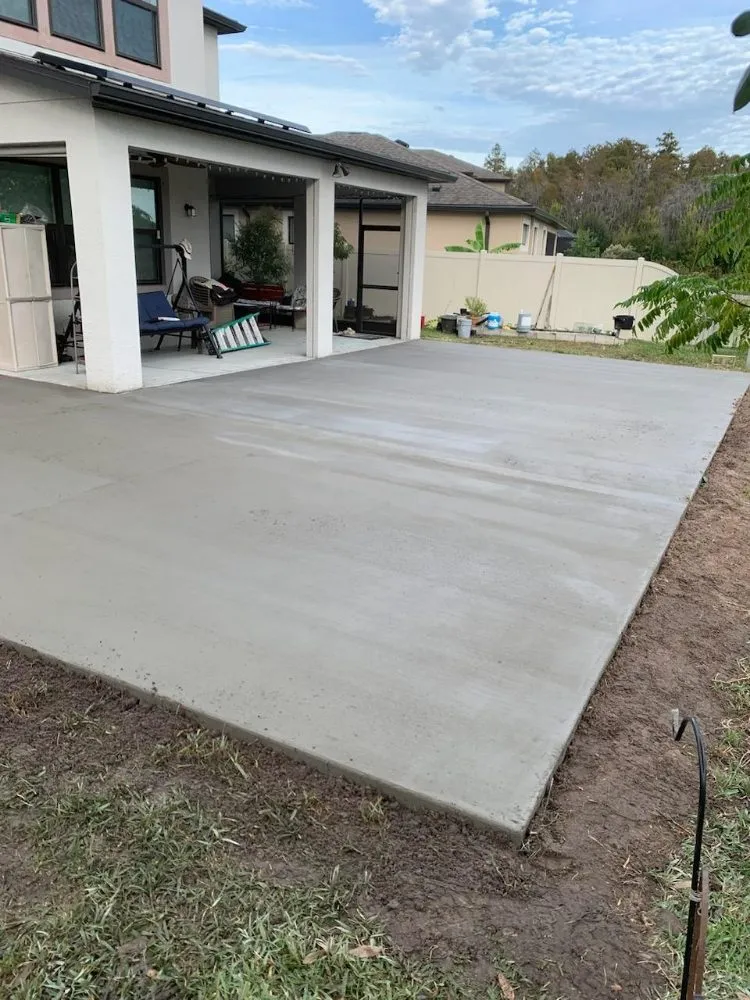 Professional yard maintenance in Auburndale, FL by Clutch Concrete And Landscaping