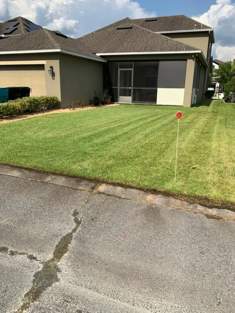 Top-rated lawn mowing service in Auburndale, FL by Clutch Concrete And Landscaping