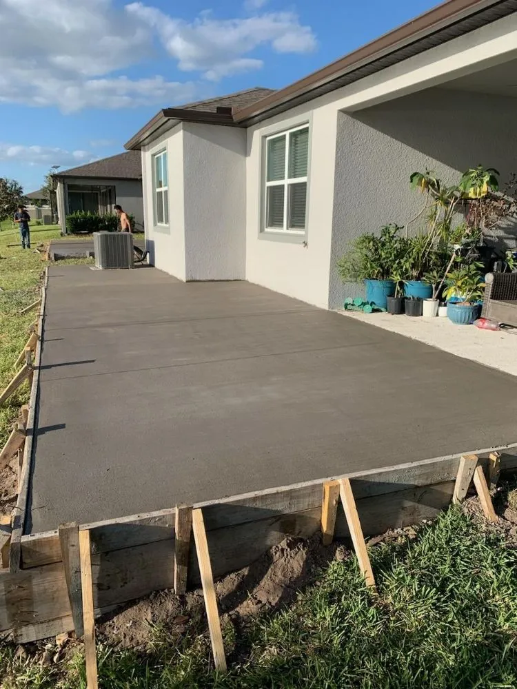 Affordable lawn mowing service in Auburndale, FL - Clutch Concrete And Landscaping