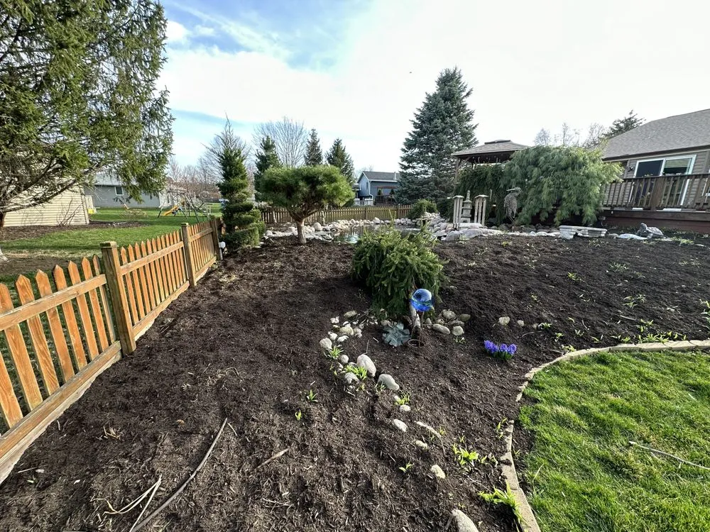 Reliable garden landscaping in Rockford, IL by Clutch Cutz Lawn Care