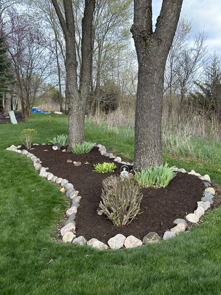 Top-rated lawn mowing service for beautiful yards across Rockford, IL - Clutch Cutz Lawn Care