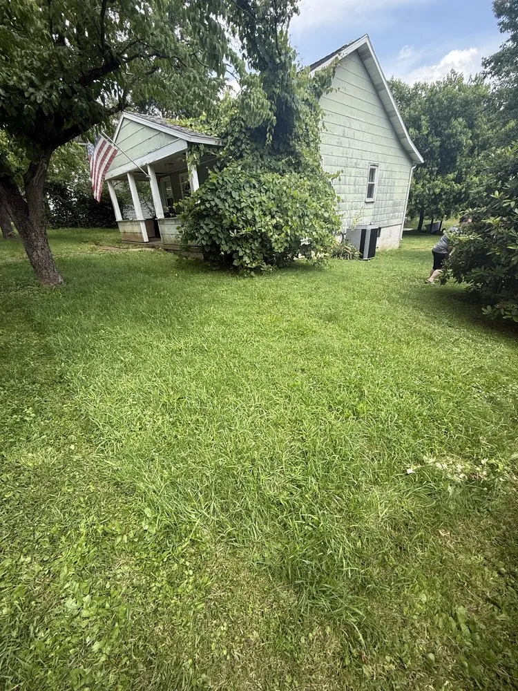 Reliable outdoor landscaping for beautiful yards in Claysville, PA by Clutter