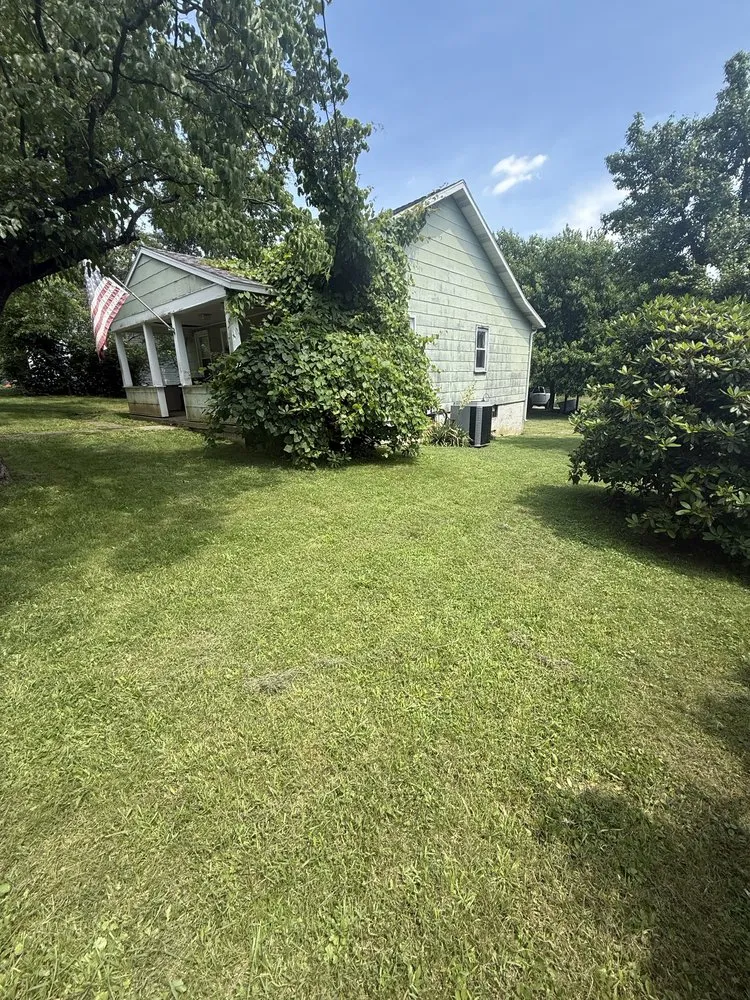 Professional residential landscaping experts serving Claysville, PA - Clutter