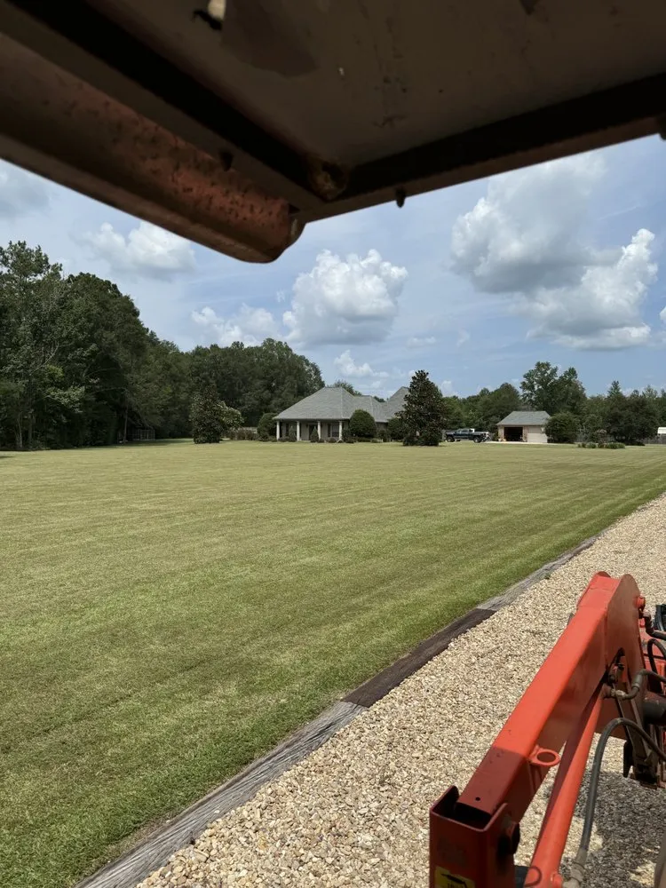 Top-rated lawn care service experts serving Covington, LA - CLW Landscaping