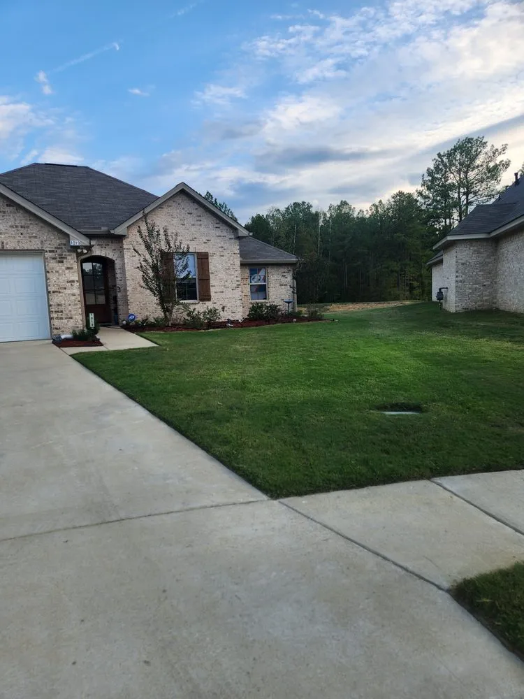 Local yard maintenance in Morton, MS by Clyde's Lawncare
