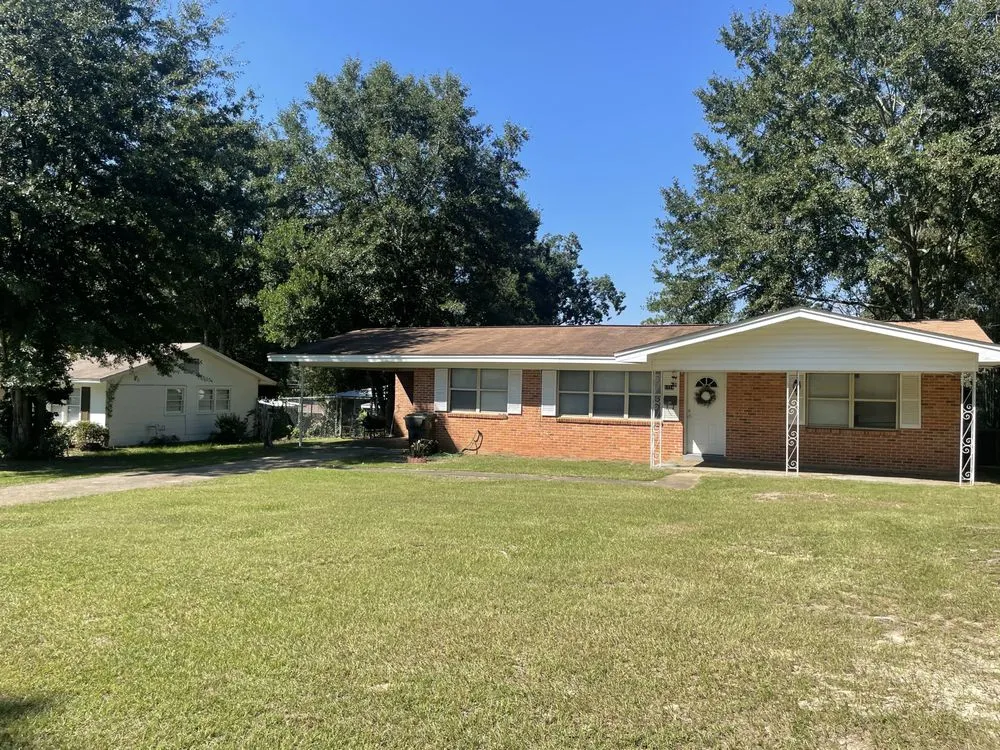 Custom lawn care service experts serving Dothan, AL - C&M Landscaping & Lawnmower Repair