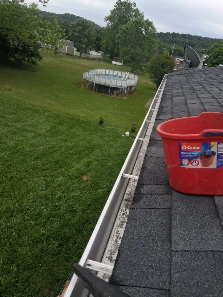 Custom lawn mowing service experts serving Panama City, FL - CMT River Rock