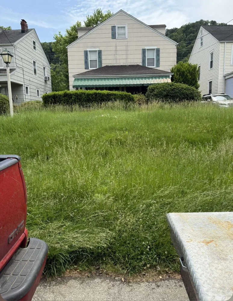 Top-rated landscaping services in Charleston, WV by Cna Lawncare