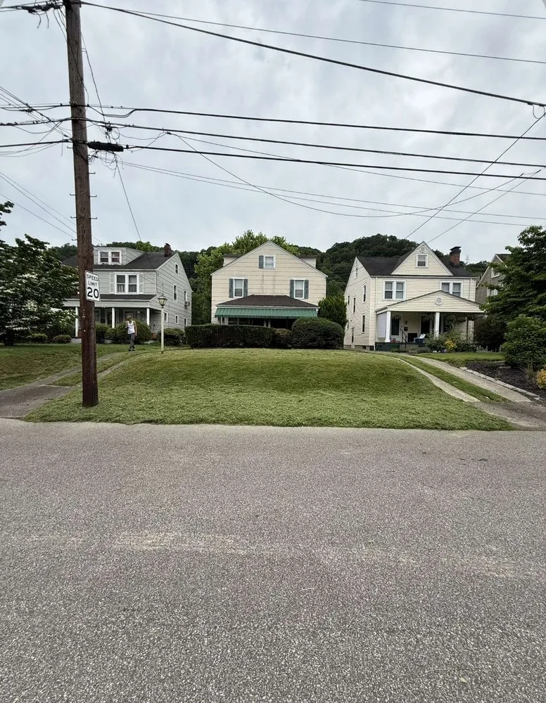 Top-rated garden landscaping for beautiful yards in Charleston, WV by Cna Lawncare