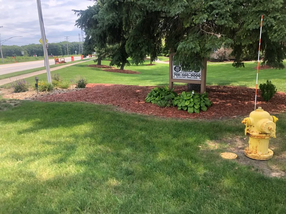 Local yard cleanup service experts serving Frankfort, IL - CNC Lawn Care